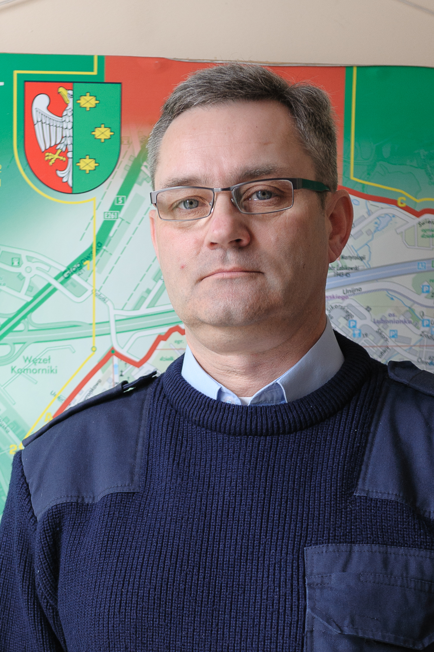 zdjęcie przedstawia strażnika miejskiego Przemysława Grobelnego